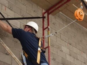 figure-3-fall-protection-harness-height-requirement