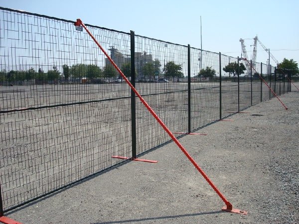 Wind braces secure temporary fence panels
