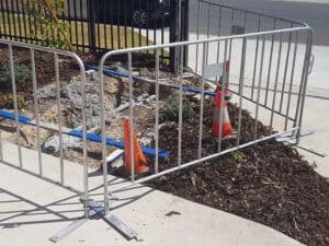 crowd-barrier-under-construction-sisuation