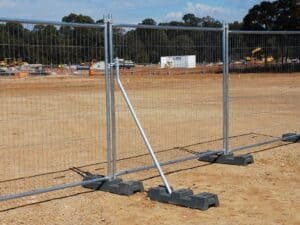 temporary fence brace application